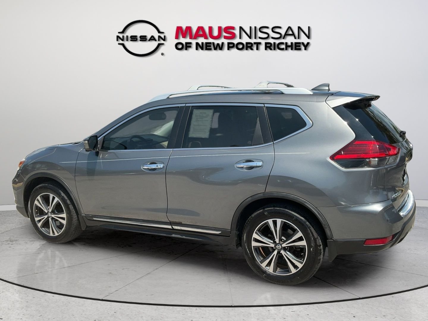 Used 2017 Gray Nissan SL image 7