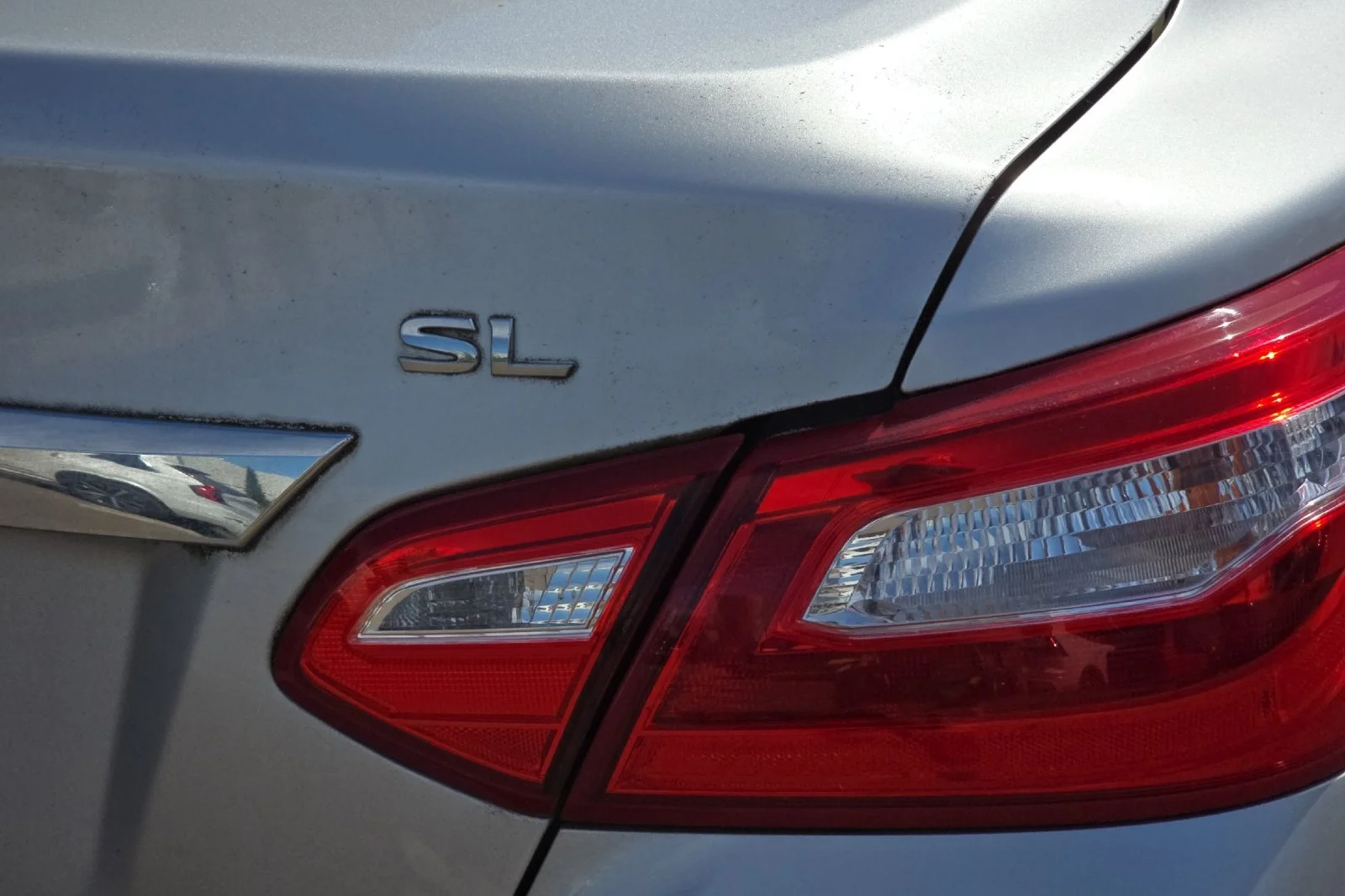 Used 2016 Brilliant Silver Nissan 2.5 SL image 25
