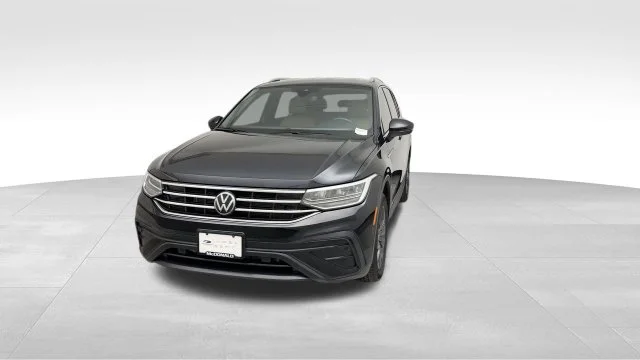 Used 2024 Black Volkswagen 2.0T SE image 7