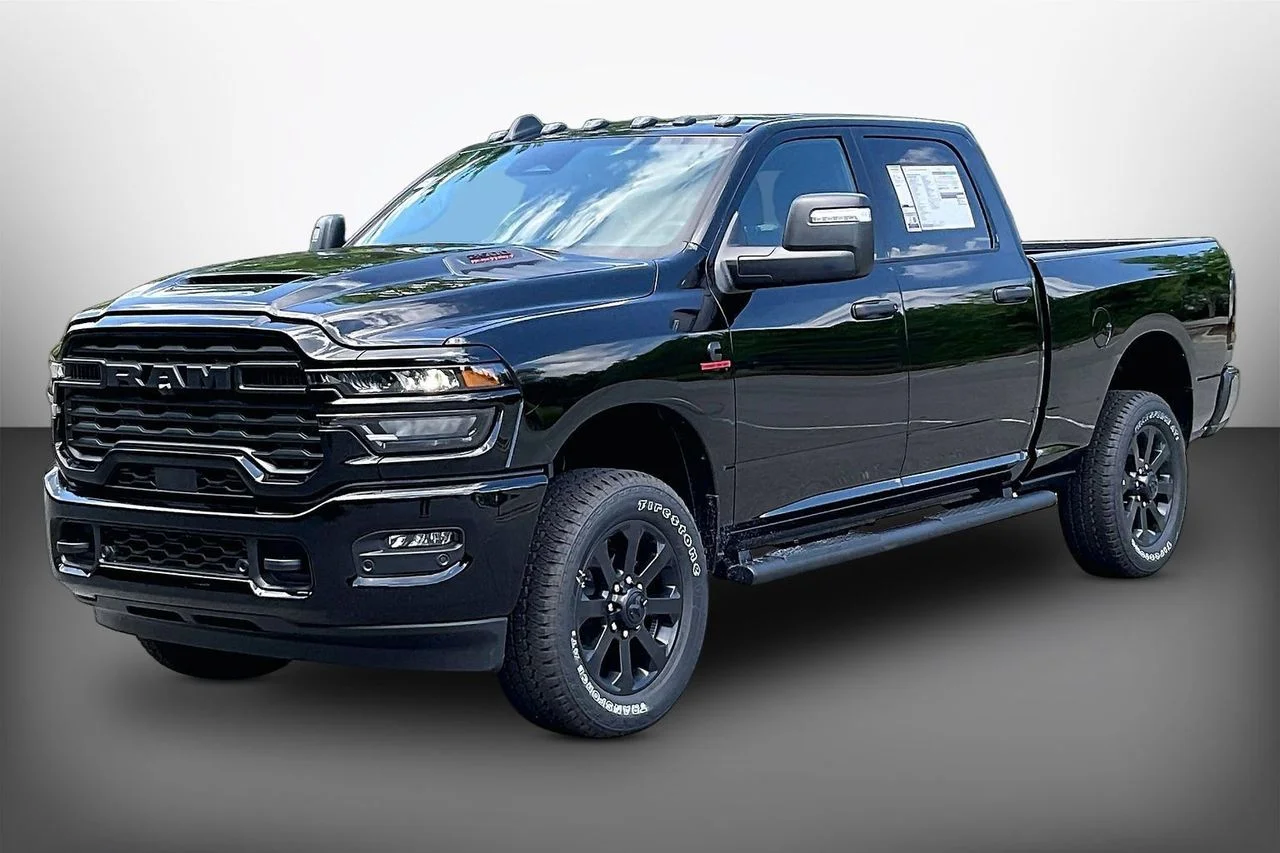 New 2026 Diamond Black Crystal Pearlcoat RAM  image 4
