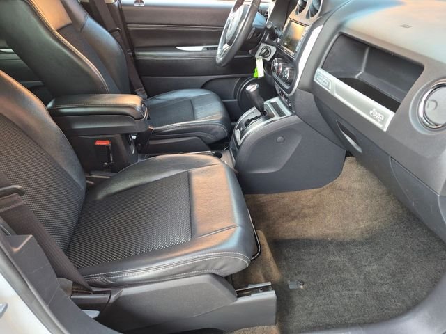 Used 2014 White Jeep Latitude image 23