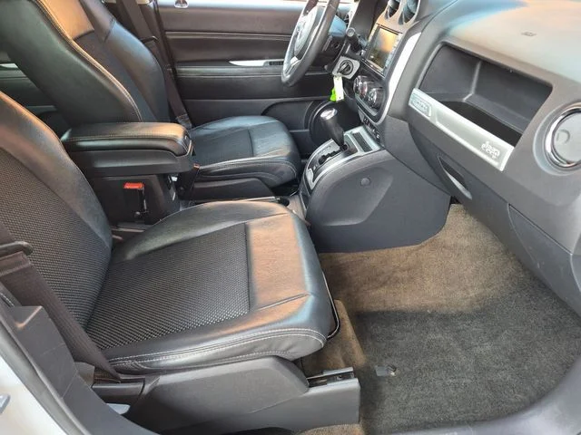 Used 2014 White Jeep Latitude image 23