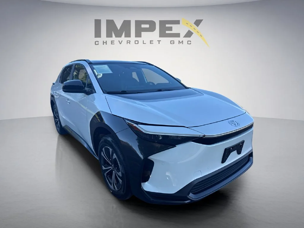 Used 2024 White Toyota XLE image 7