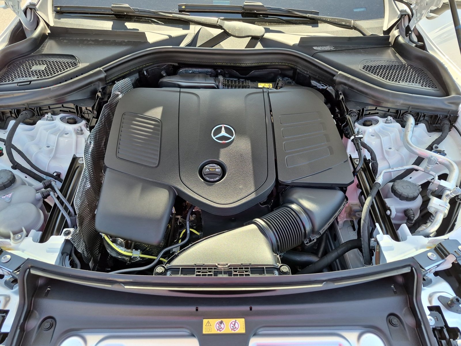 New 2027 Polar White Mercedes-Benz GLC 350e image 17