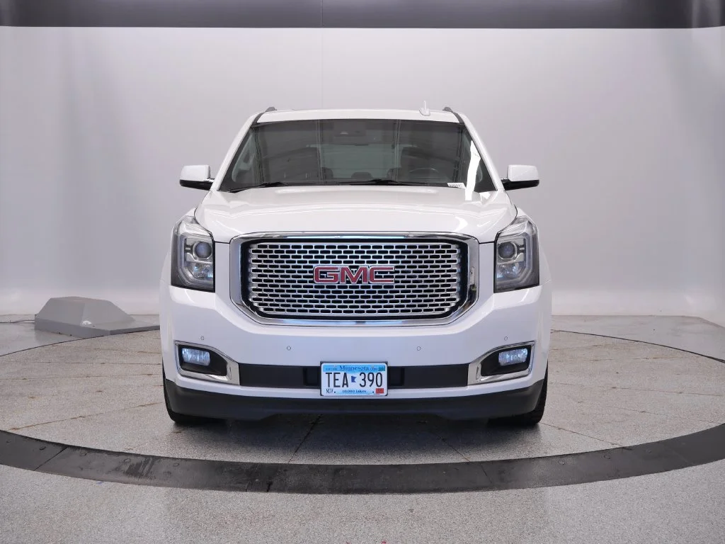 Used 2016 White GMC Denali image 2