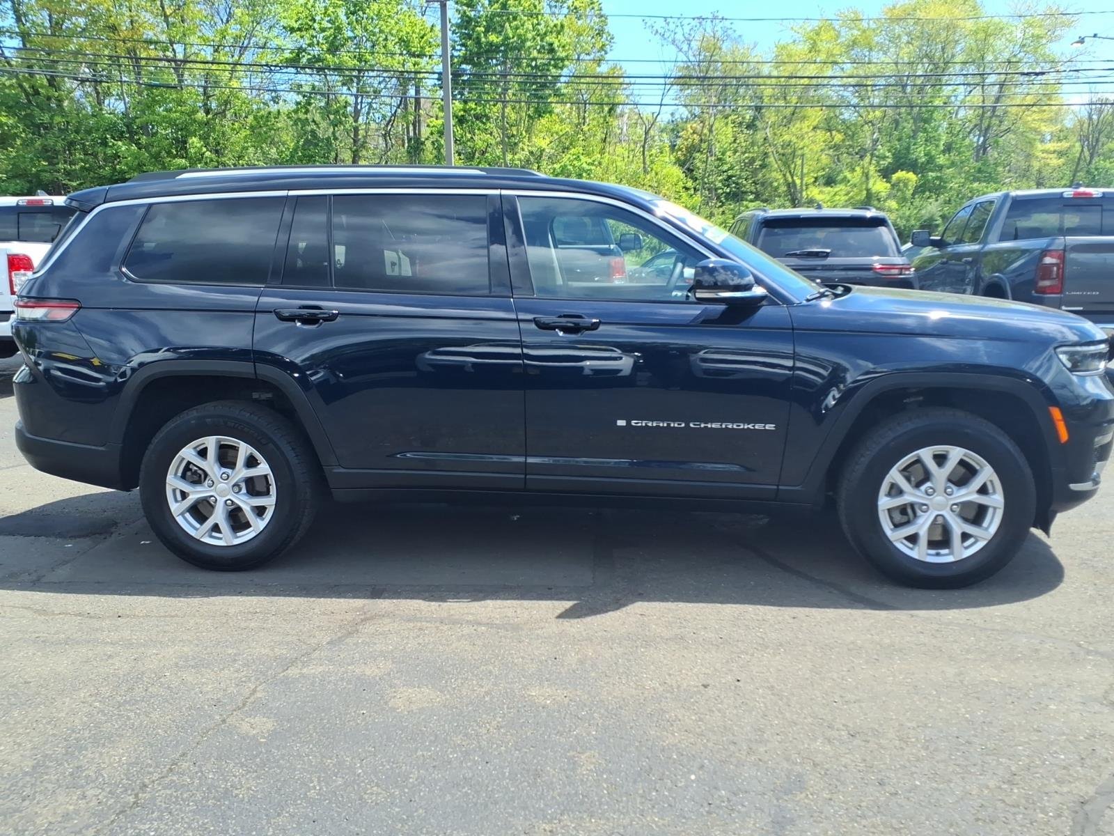 Used 2023 Blue Jeep Limited image 9