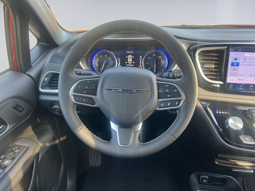 2026 Chrysler Pacifica Select - Photo 15