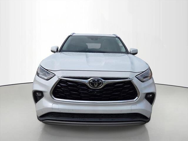 Used 2022 Wind Chill Pearl TOYOTA PLAT image 8