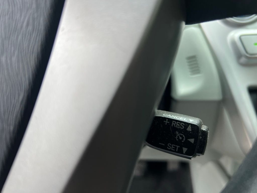 Used 2012 White Toyota Two image 19