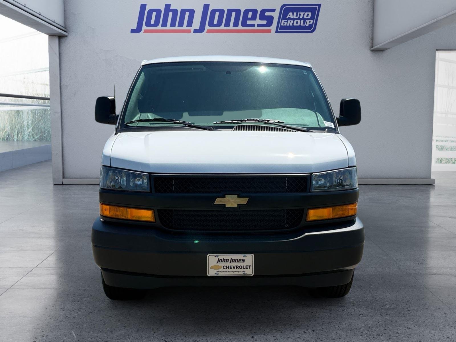 New 2026 Summit White Chevrolet 1WT image 8