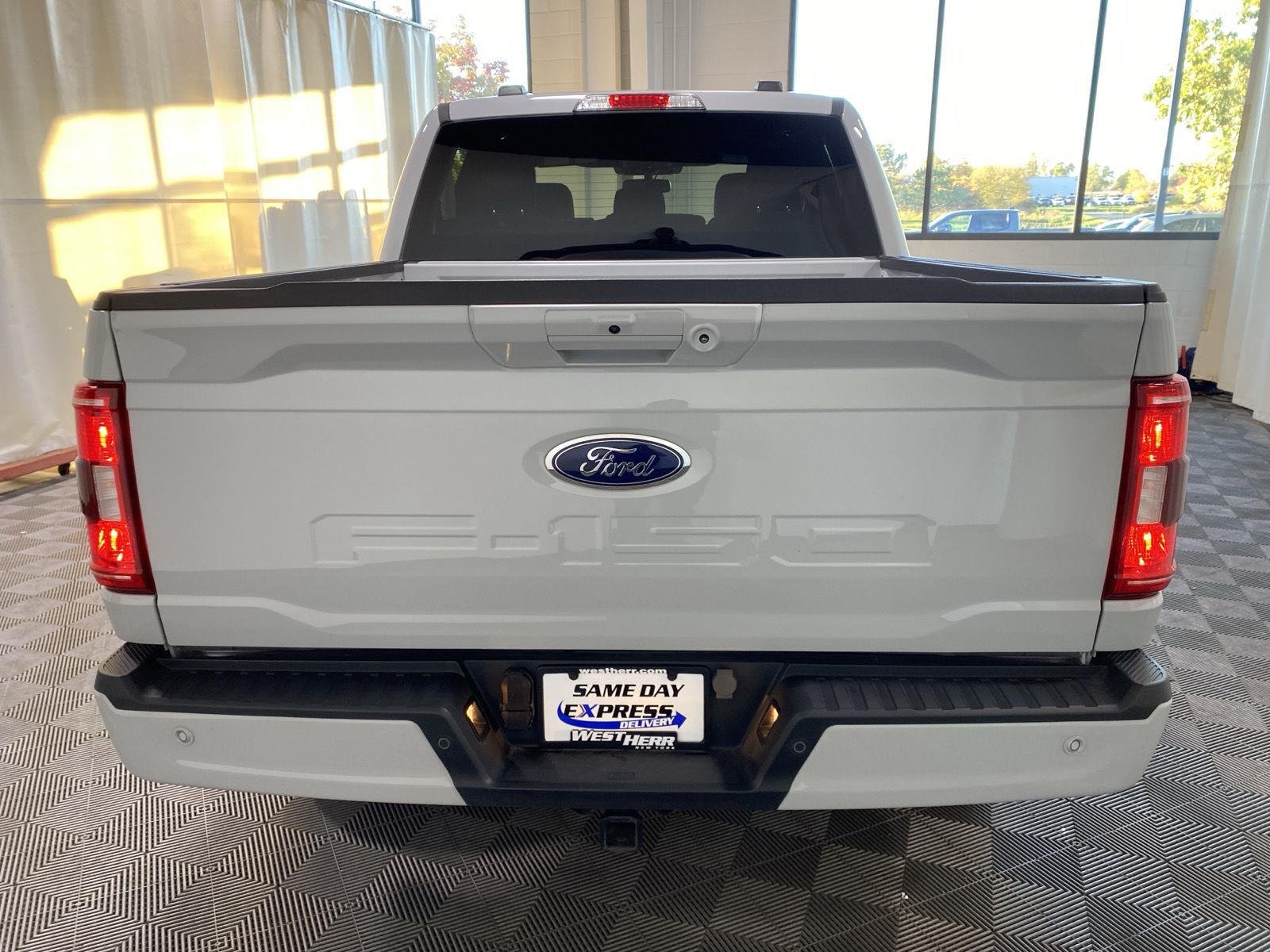 Used 2023 Avalanche Gray Ford XLT image 8