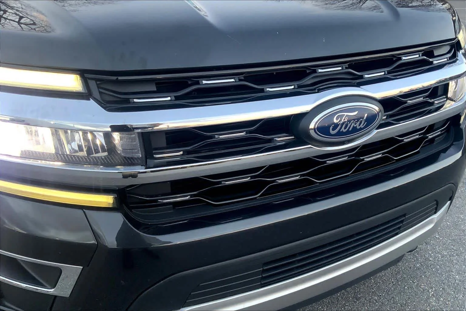 Used 2023 Dark Matter Metallic Ford Limited image 32
