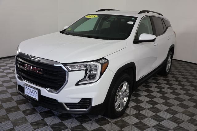 Used 2023 White GMC SLE image 4