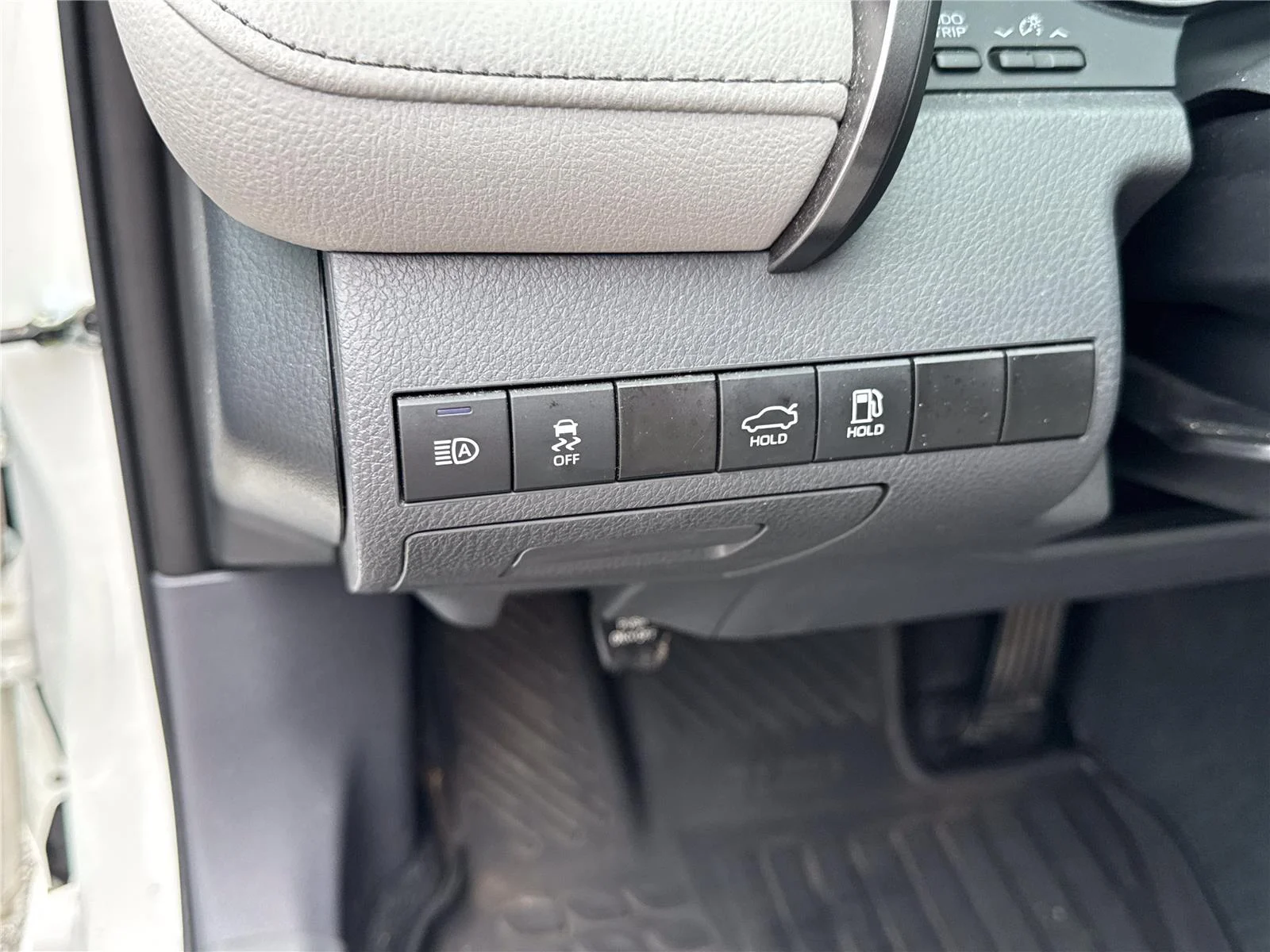 Used 2024 Ice Cap Toyota SE image 19