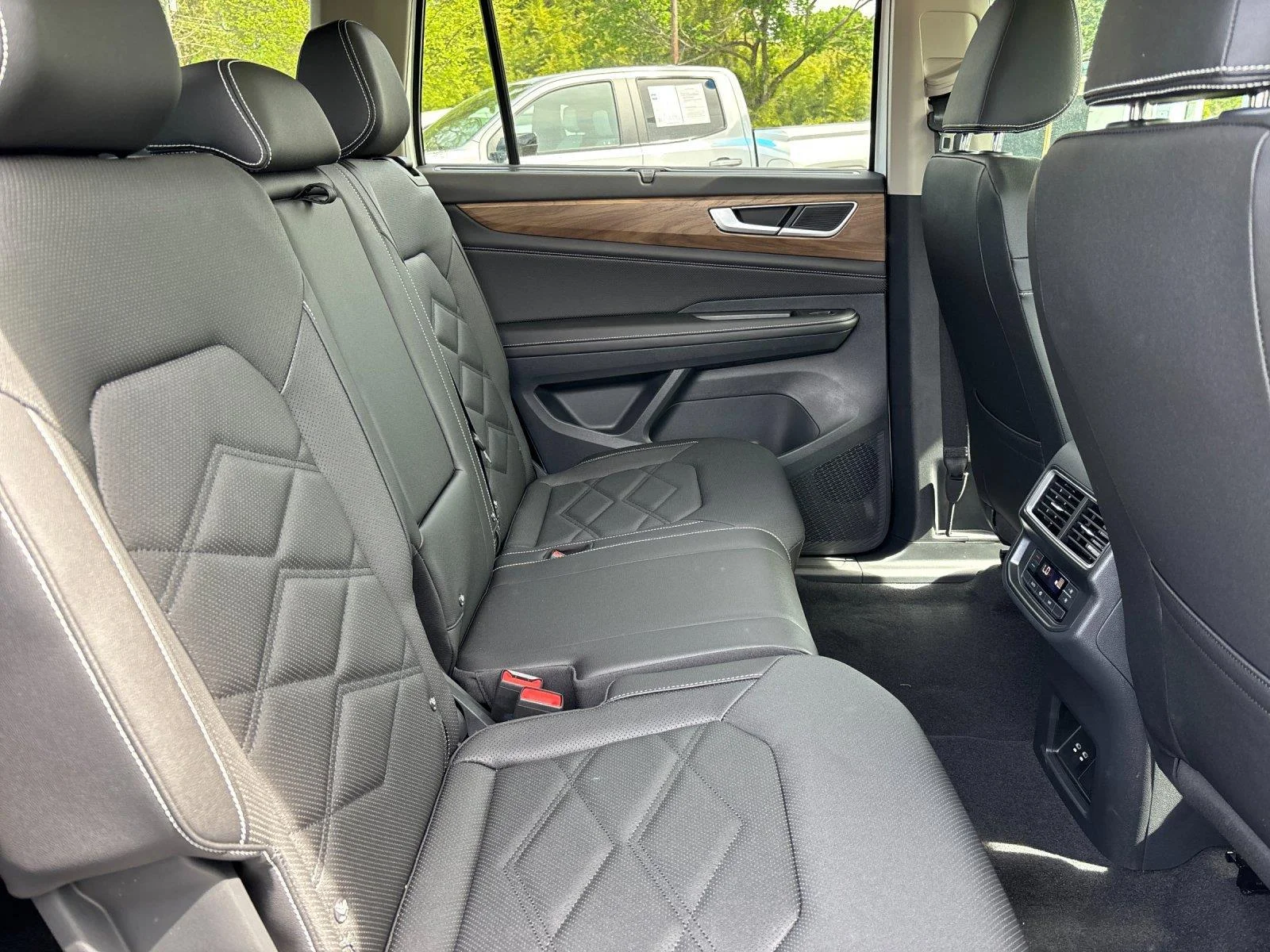 New 2025 Pure White Volkswagen 2.0T SE w/Technology image 37