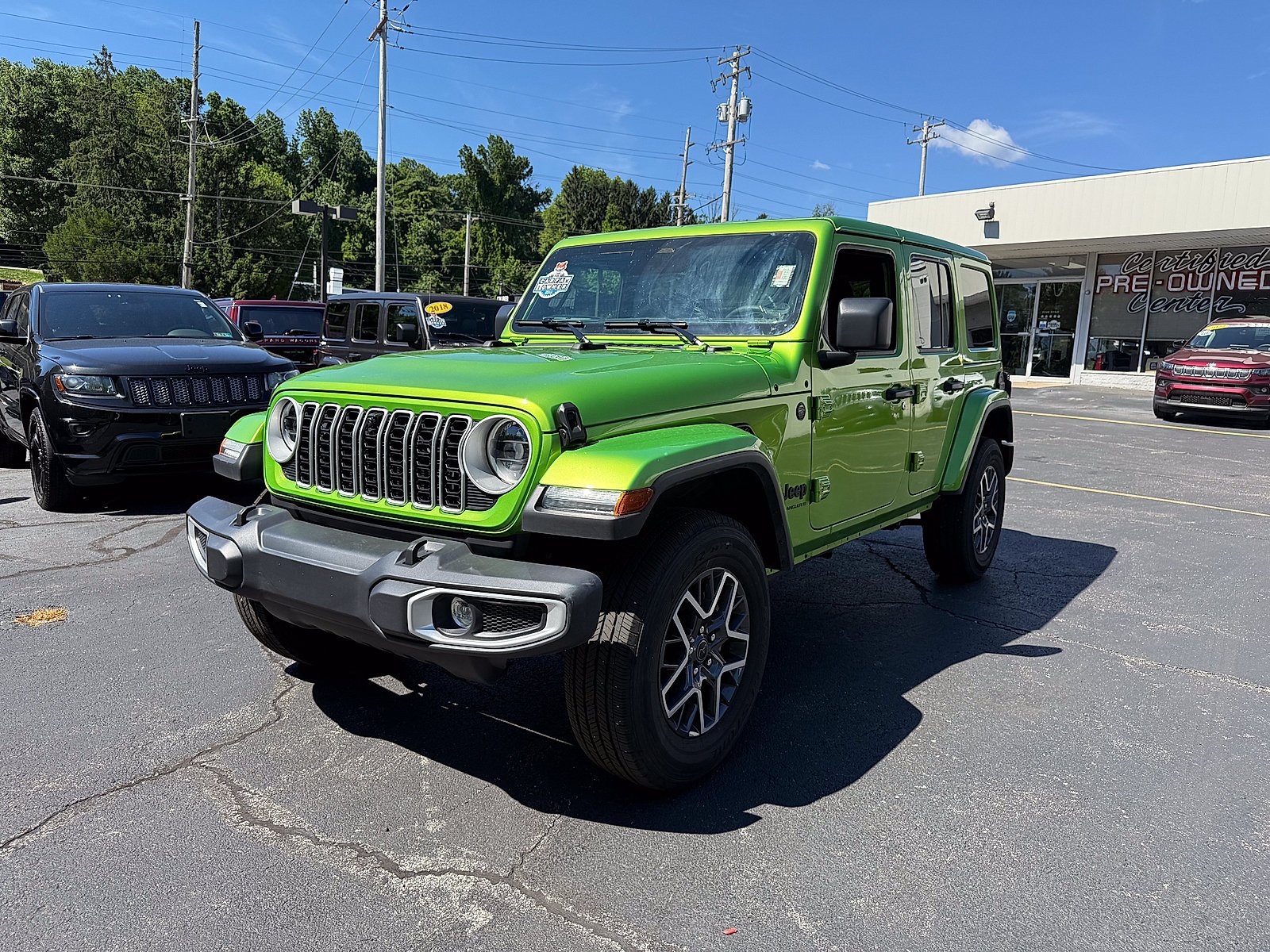 Used 2026 Mojito Clearcoat Jeep Sahara image 3