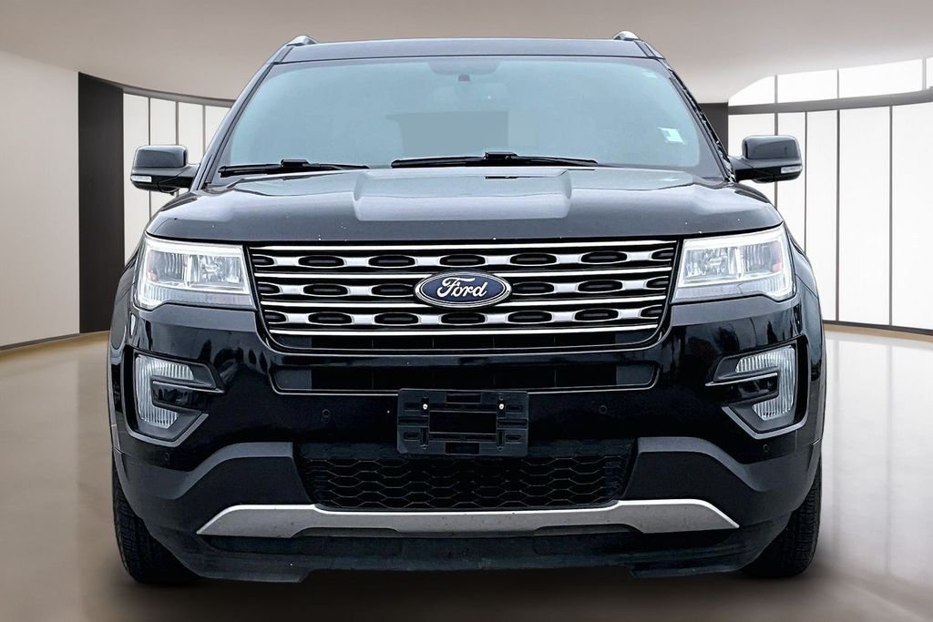 Used 2017 Black Ford XLT image 3