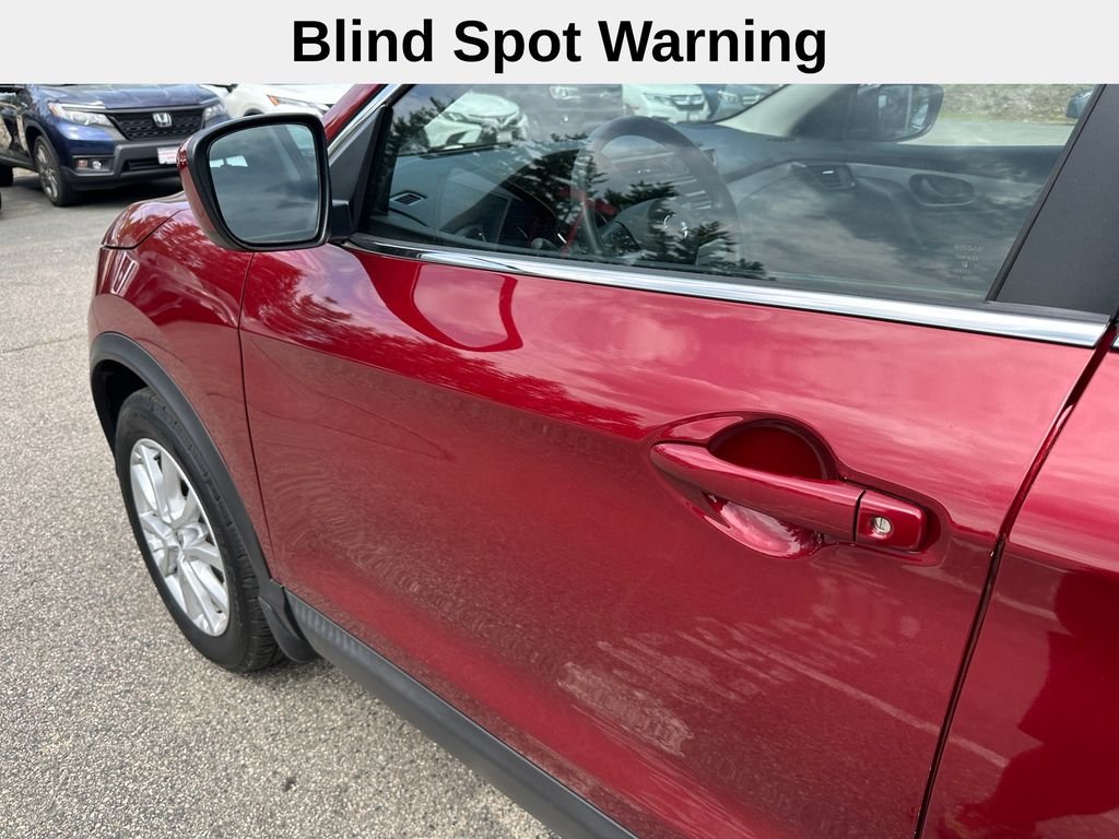 Used 2020 Red Nissan S image 11
