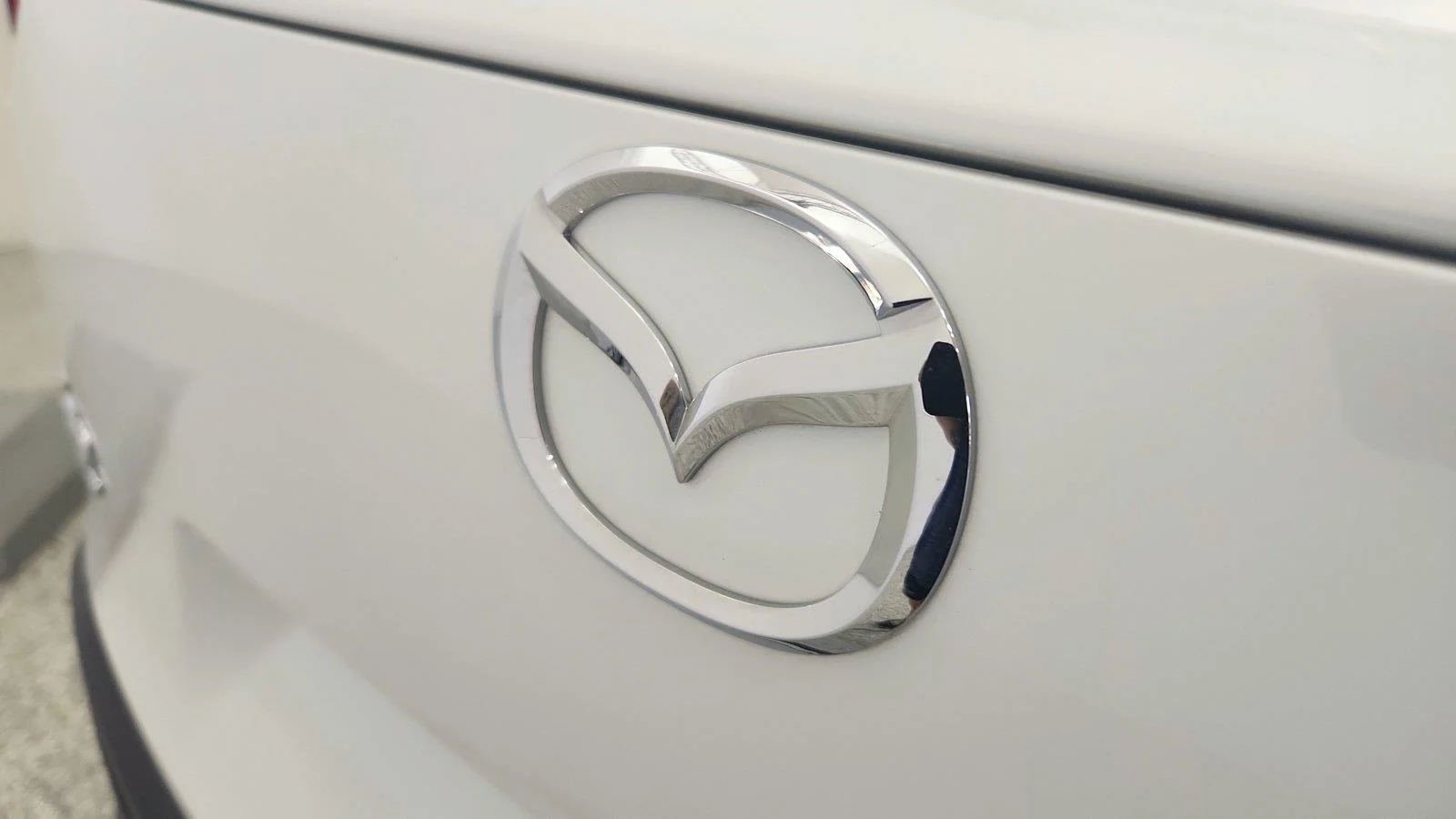 Used 2025 Wind Chill Pearl Mazda Premium Package image 34