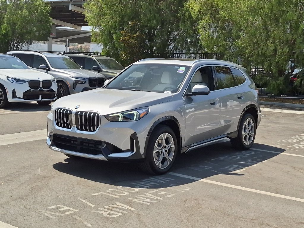 Used 2026 Silver BMW xDrive28i image 2