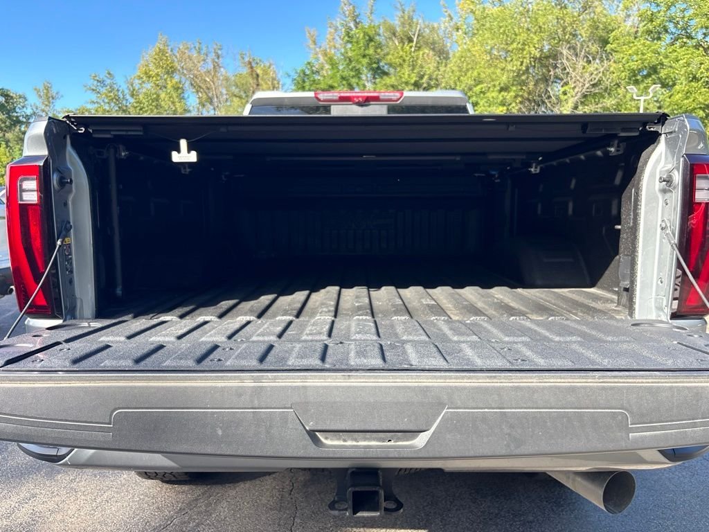 Used 2025 Silver GMC Denali image 31