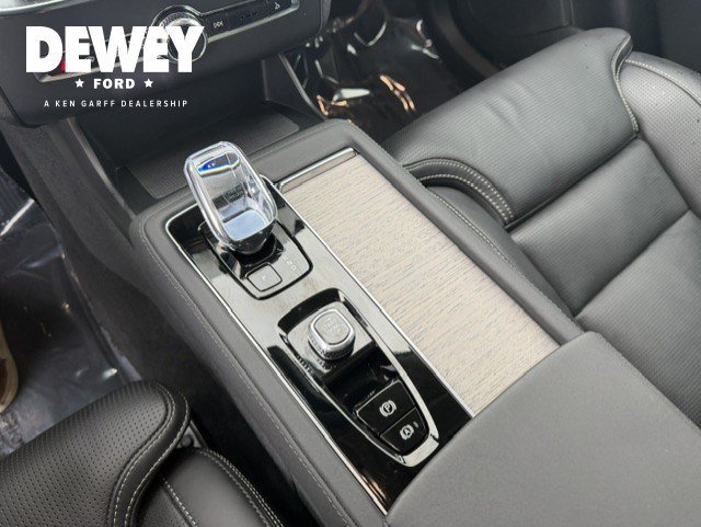 Used 2026 Gray Metallic Volvo Ultra Dark Theme image 25