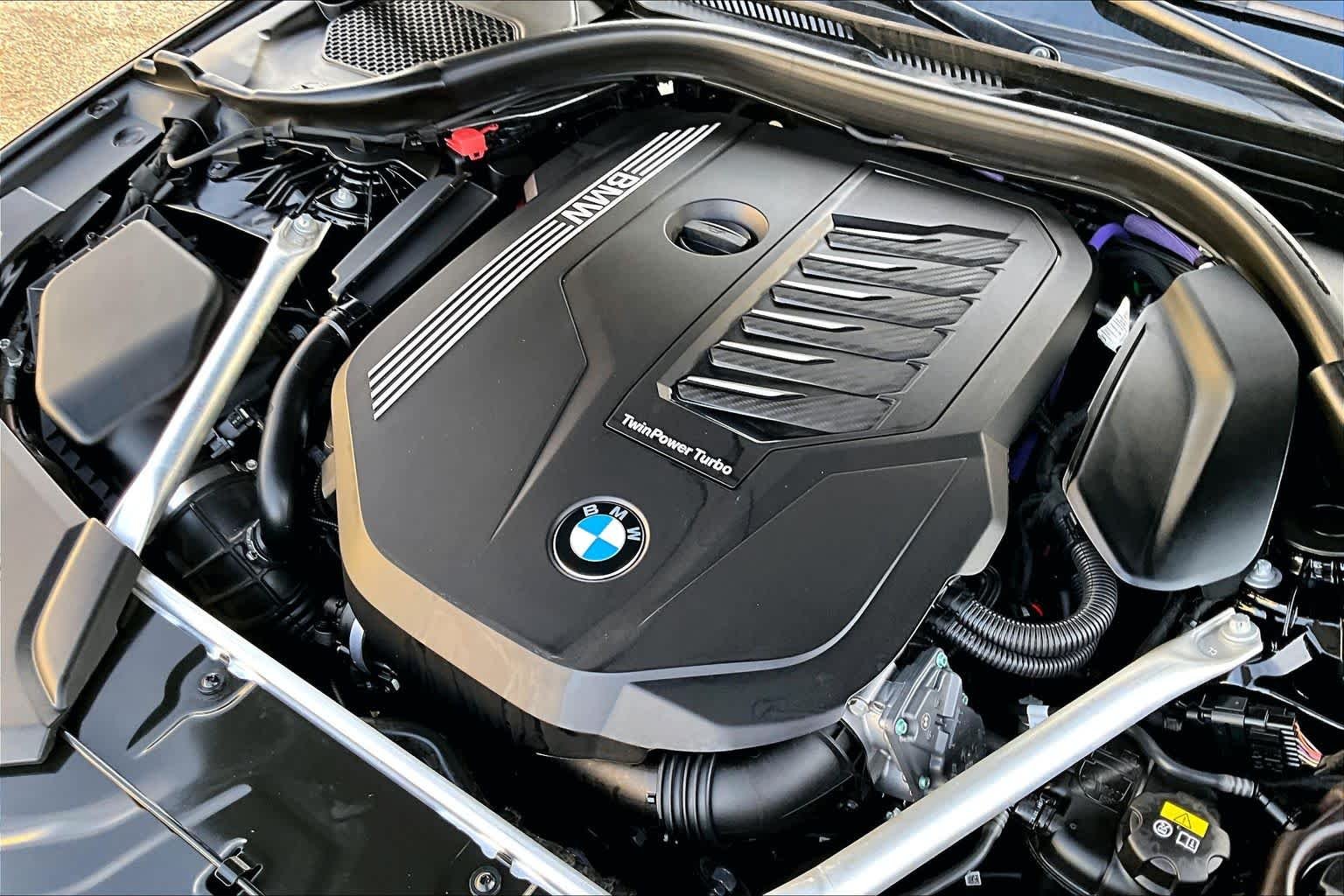 Used 2022 Black Sapphire Metallic BMW 540i image 32