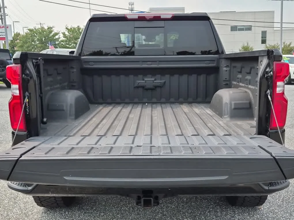 Used 2025 Black Chevrolet ZR2 image 24
