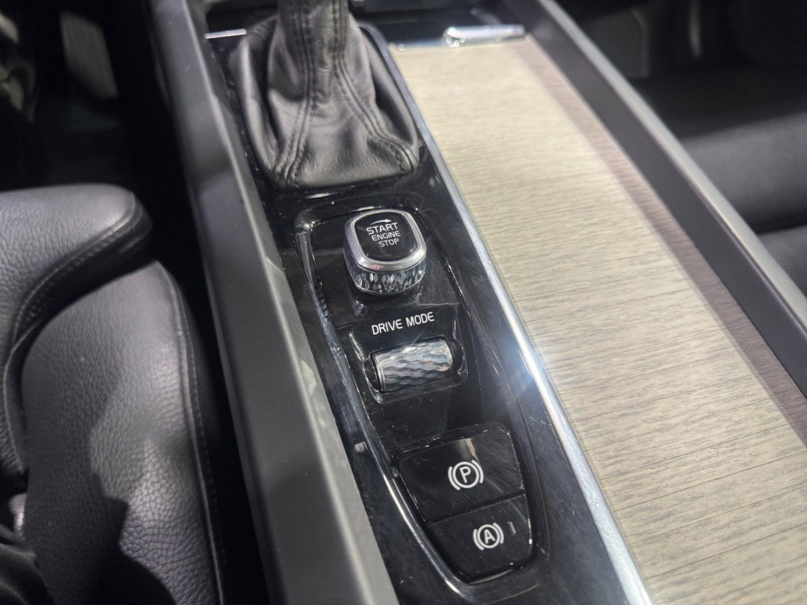 Used 2018 Black Volvo T6 Inscription image 22