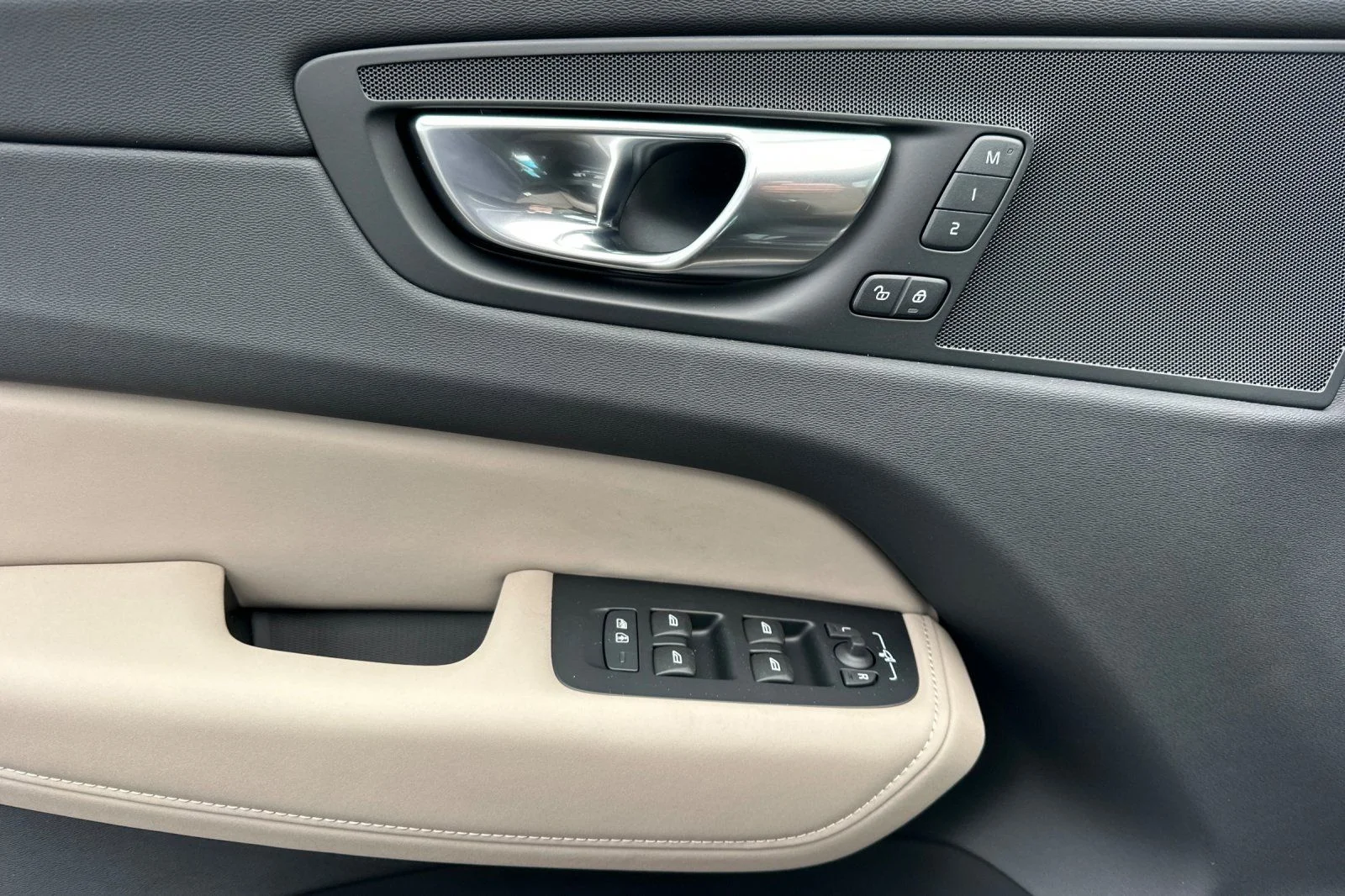New 2026 Onyx Black Volvo Plus image 10