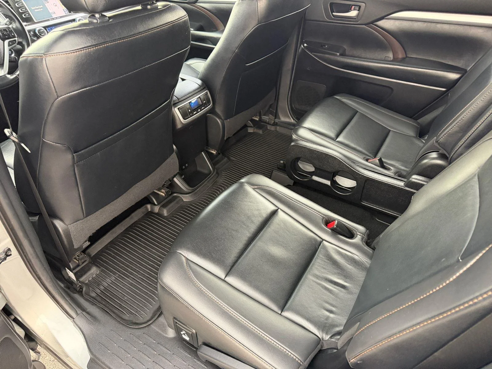 Used 2019 Celestial Silver Metallic Toyota XLE image 39