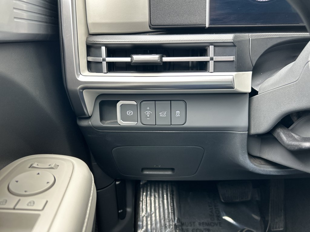 Used 2024 Grey Hyundai SEL image 25