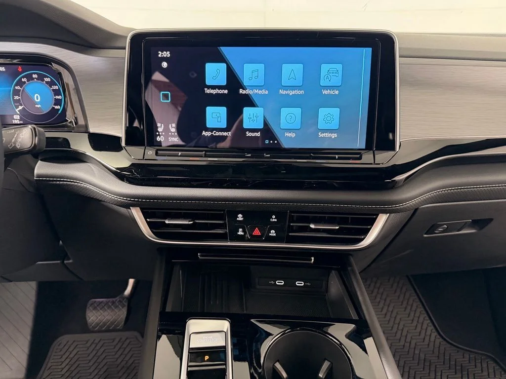 New 2026 Silver Volkswagen 2.0T SE w/Technology image 15