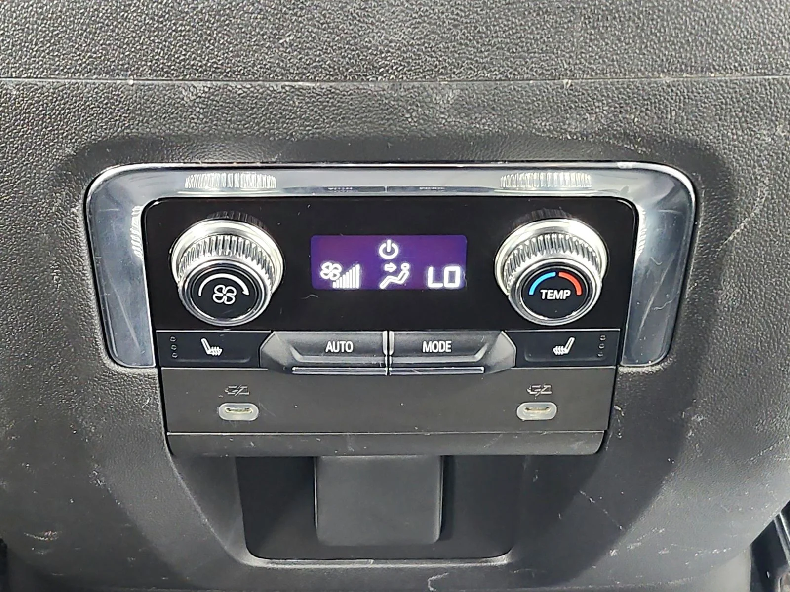 Used 2023 Silver GMC Denali image 44
