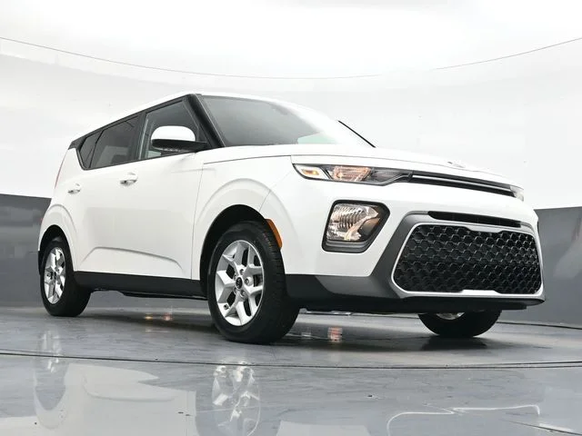 Used 2020 White Kia S image 33