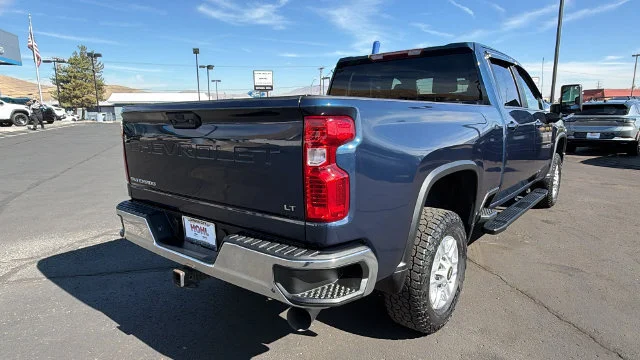 Certified Used 2022 NORTHSKY BLUE METALLIC Chevrolet LT image 3