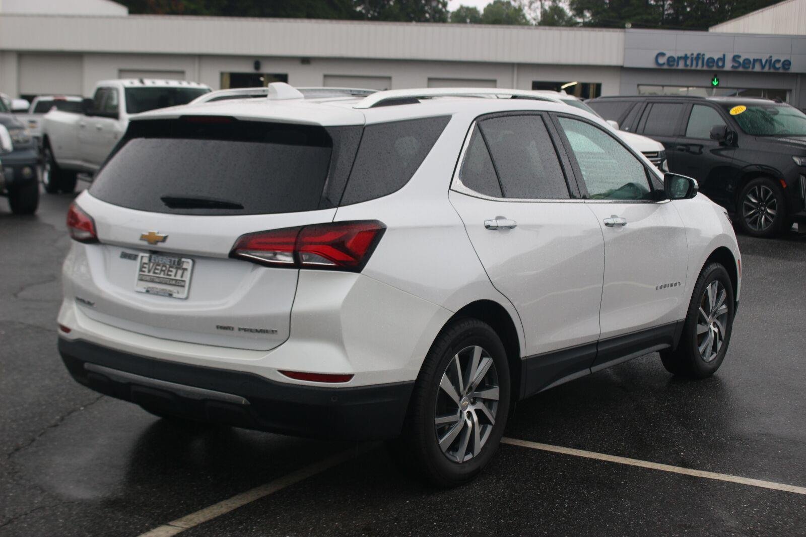 Used 2023 Iridescent Pearl Tricoat Chevrolet Premier image 7
