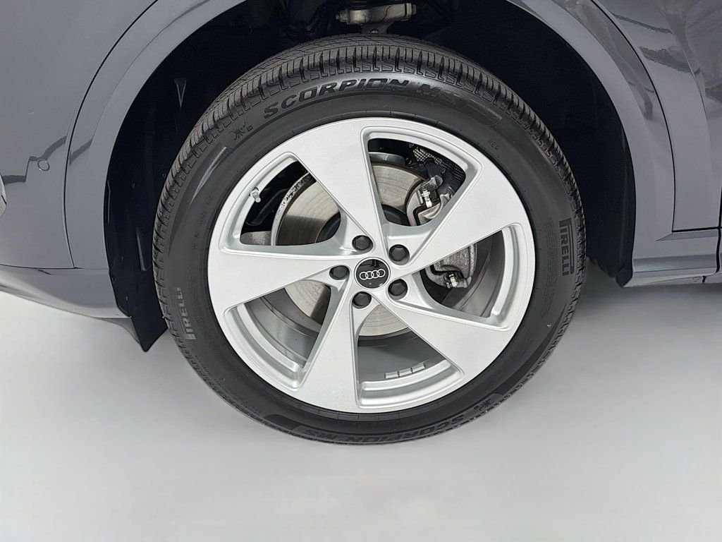Used 2025 Tambora Gray Metallic Audi Premium Plus 2.0 TFSI quattro image 33
