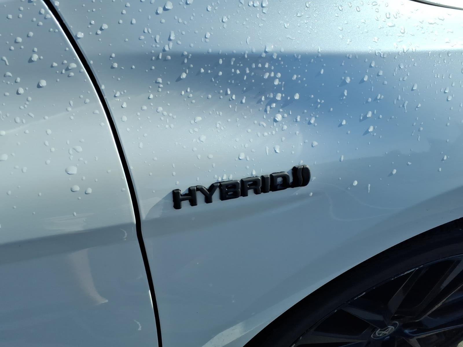 Used 2021 Wind Chill Pearl/Midnight Black Metallic Toyota Hybrid XSE image 8