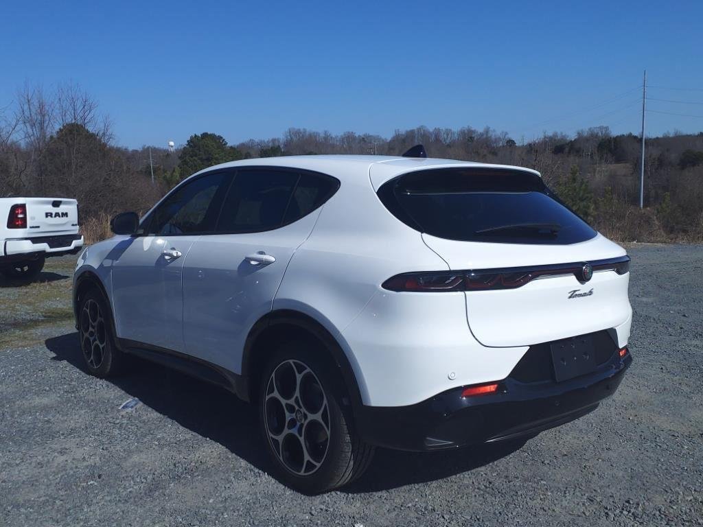 New 2025 Milano White Exterior Paint Alfa Romeo  image 16