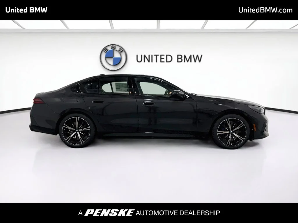 New 2027 Dark Graphite Metallic BMW 530i image 4