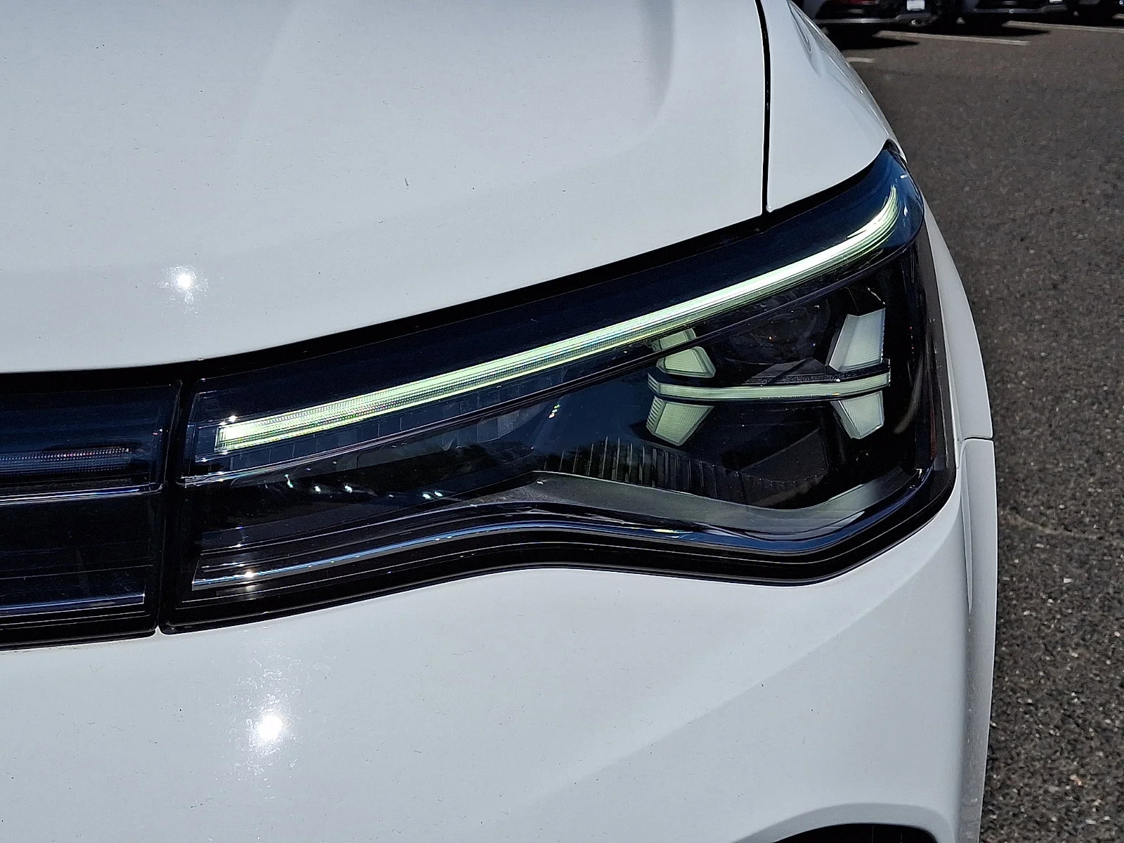 Used 2025 Pure White   0Q0q Volkswagen SEL image 9