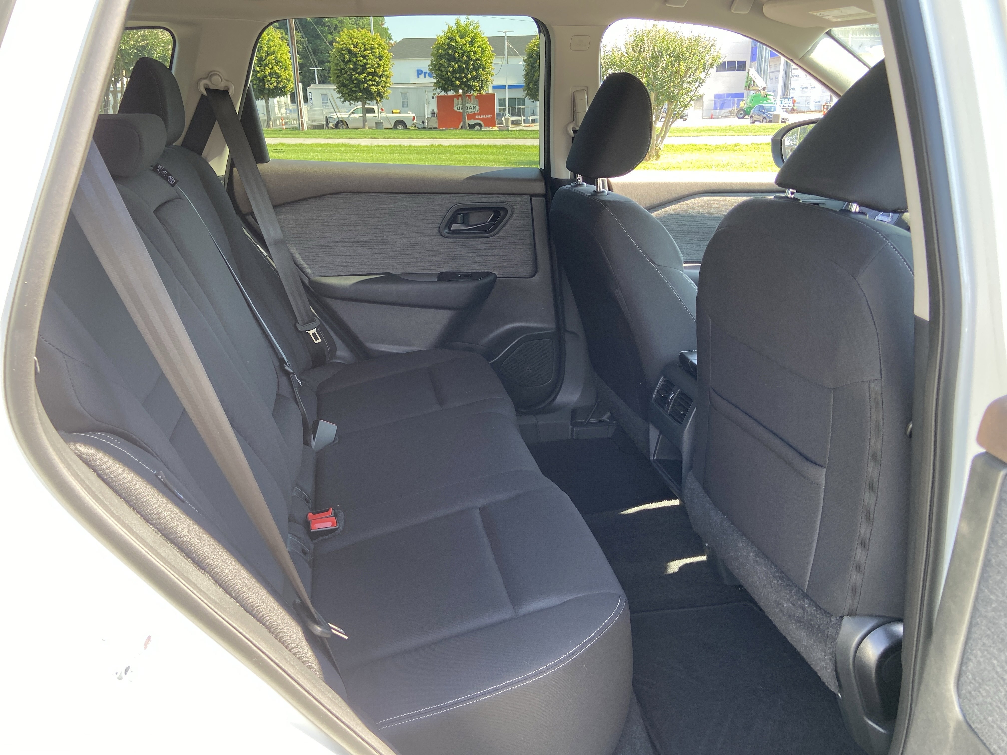 Used 2023 Glacier White Nissan S image 18