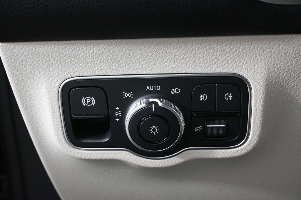 Used 2026 Night Black Mercedes-Benz GLB 250 image 9