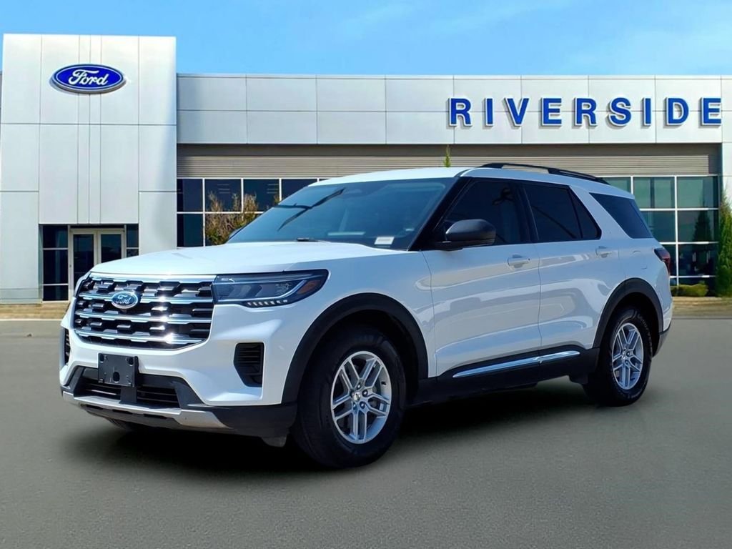 Used 2025 White Metallic Ford Active image 3
