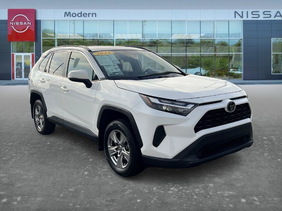 Used 2024 Ice Toyota XLE image 3