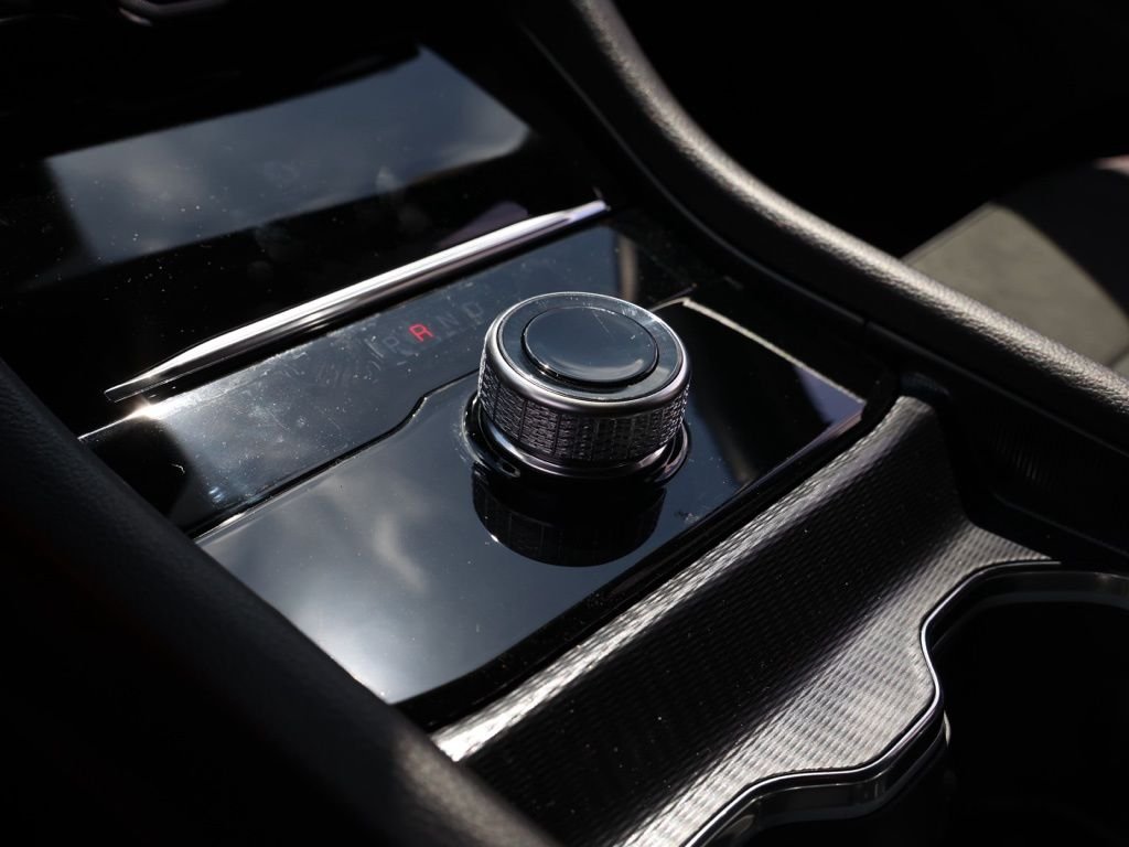 New 2026 Velvet Red Pearl-Coat Exterior Paint Jeep Laredo Altitude image 30