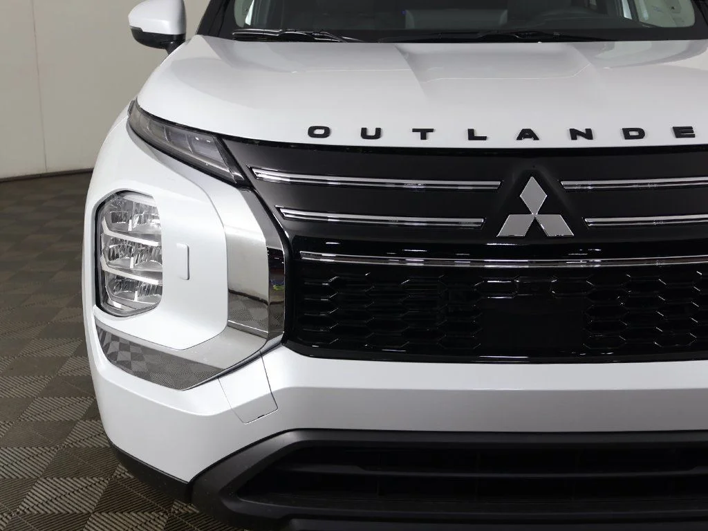 New 2026 White Mitsubishi ES image 14