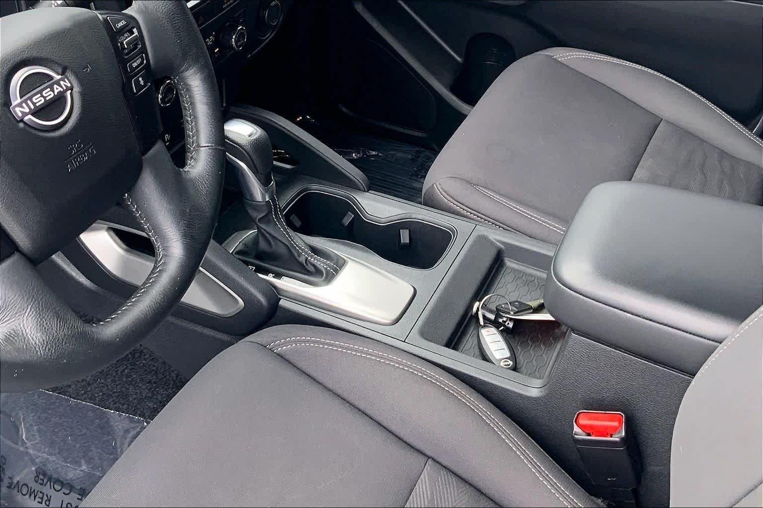 Used 2022 Glacier White Nissan SV image 16