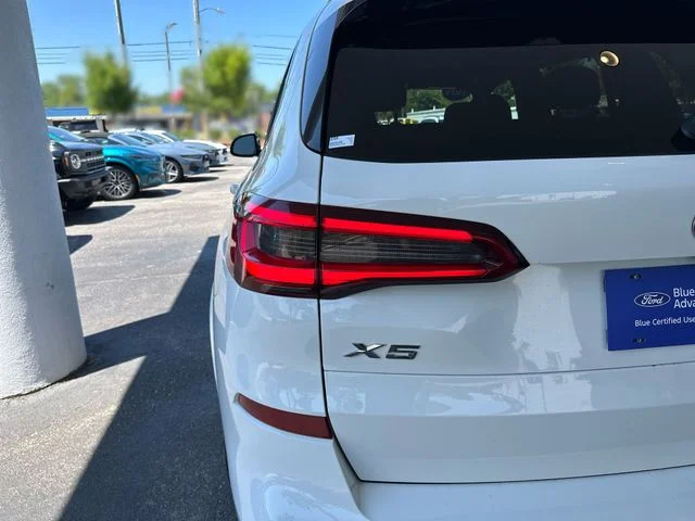 Used 2019 White BMW xDrive40i image 27